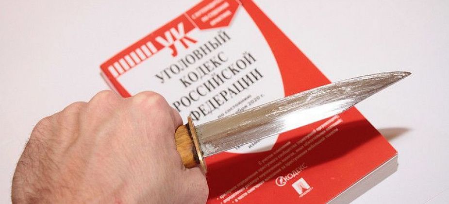 Друзья помешали горожанину зарезать жену