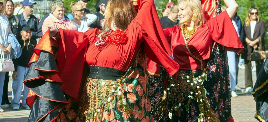День народов Среднего Урала отметили в Парке влюбленных