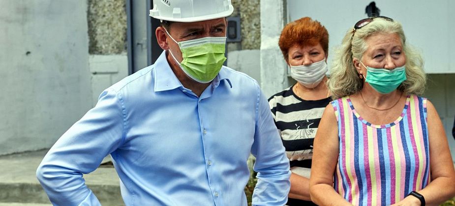 Евгений Куйвашев взял под личный контроль решение вопроса с затопленным домом на улице Попова в Краснотурьинске