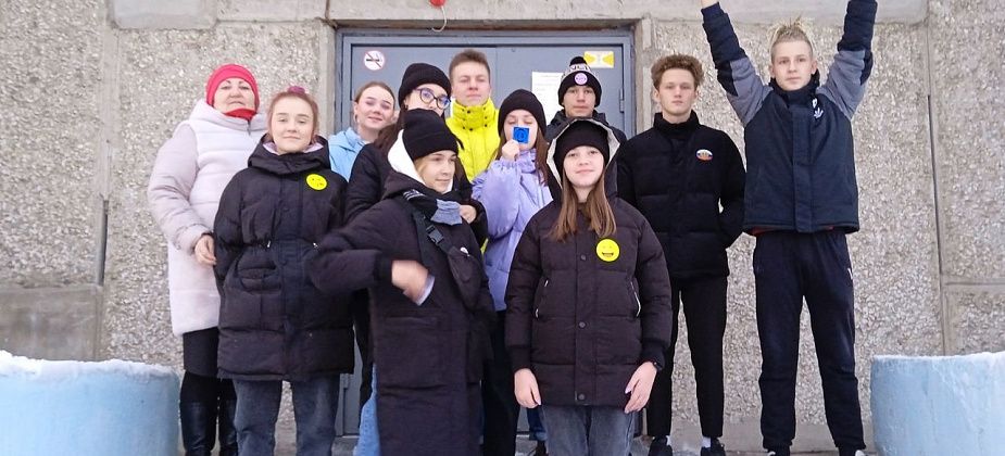 Волонтеры объяснили детям правила дорожного движения