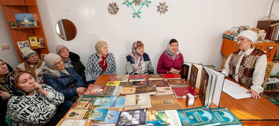 В Краснотурьинске отметили День православной книги. Священники приглашают в библиотеку