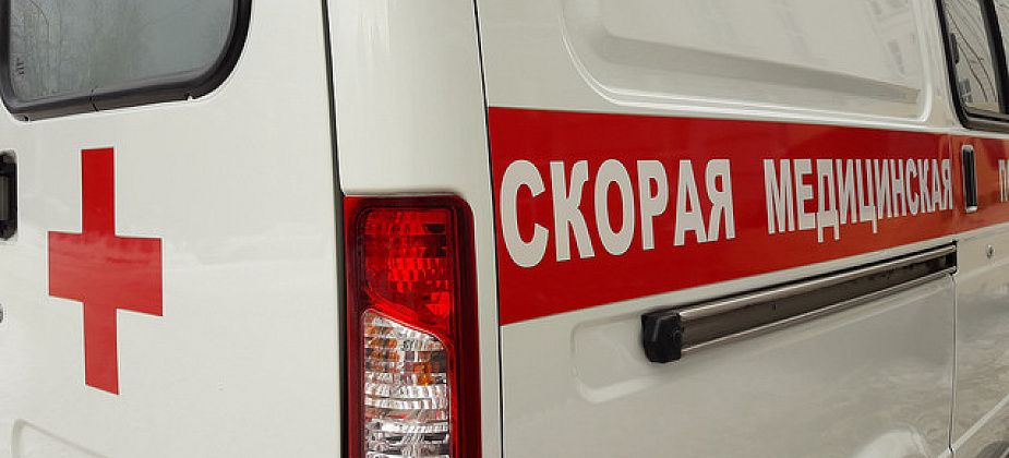 Скутерист сломал ногу в аварии