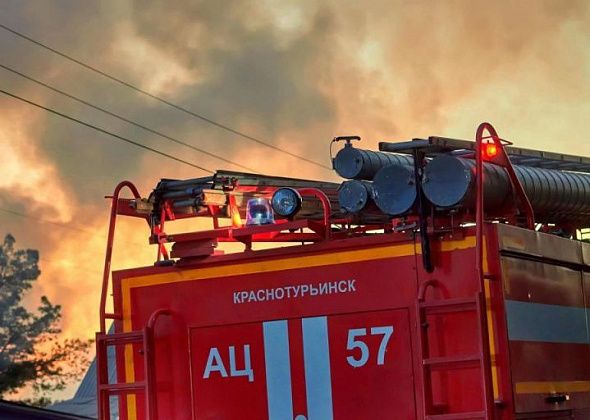 Пожарные ликвидировали возгорание в заброшенном доме на Суходойке