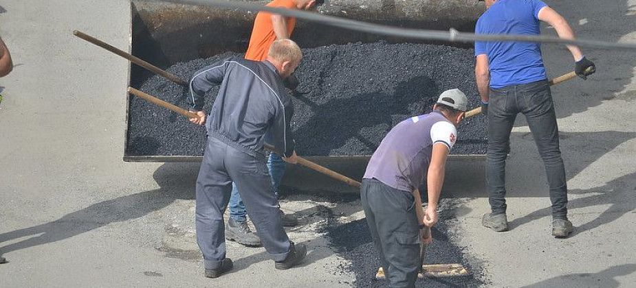 Почти 150 тысяч рублей сэкономила мэрия на ямочном ремонте тротуаров 