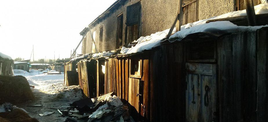 На Рудничном пенсионерку спасли от пожара. Она заснула с непотушенной сигаретой в сарае