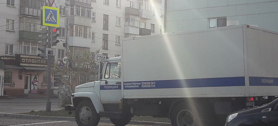 Дама с другом избила и ограбила собственного деверя