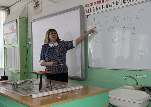 За классное руководство уральским учителям будут выплачивать не менее пяти тысяч рублей