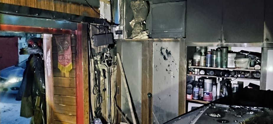 На 42-м квартале горел гараж 