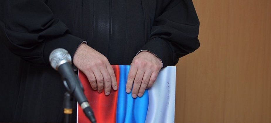 Женщину не посадили за то, что она ударила ножом супруга. Он ее избил из-за сна об измене