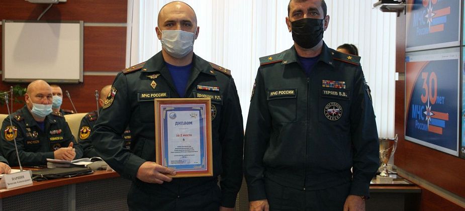 Главный спасатель города получил государственную награду