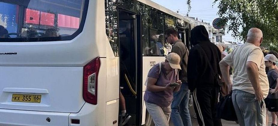 Пассажиры пожаловались на сломавшийся автобус сотого маршрута