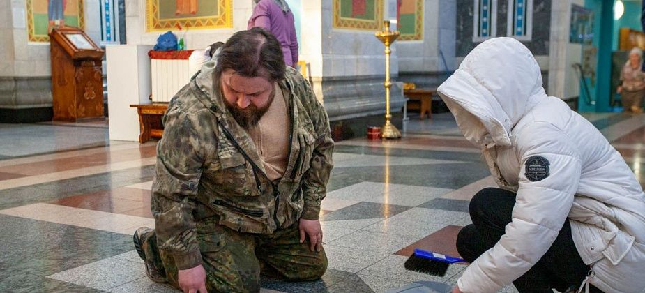 Перед Пасхой прихожане провели уборку в соборе Максима Исповедника