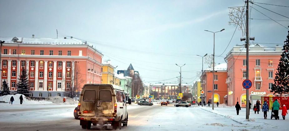 Послезавтра площадь должны открыть для движения автотранспорта