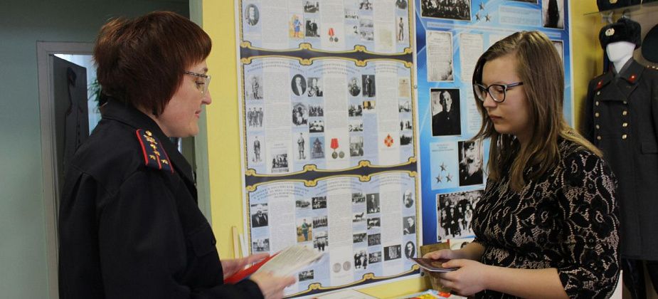 14-летним краснотурьинцам торжественно вручили паспорта