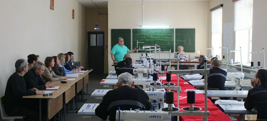 Будущие портные и сварщики из краснотурьинской колонии перенимали опыт у мастеров