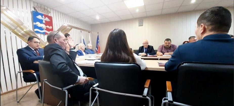 «Сколько можно заниматься бижутерией вокруг Турьи?» Депутаты приняли бюджет. Один — против
