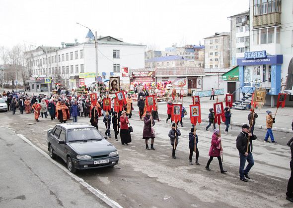 Крестный ход в Краснотурьинске впервые прошел без благодатного огня. Из-за снегопада