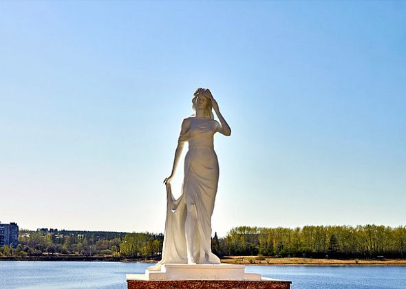 Скульптуру Турьи отремонтируют в конце мая. Сделают оторванный палец и «продолжат» платье