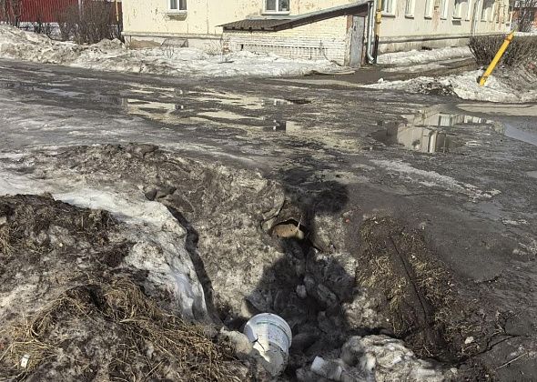 «Вчера залезла – половина подпола воды». Подвалы тонут, а команды чистить канавы нет?