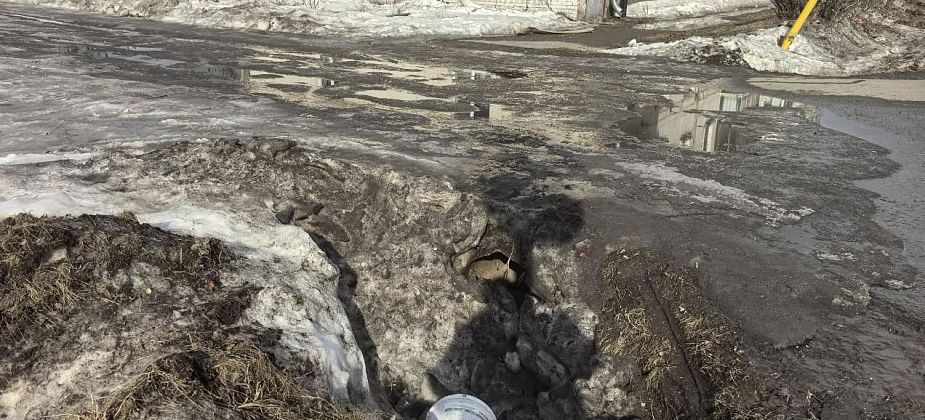 «Вчера залезла – половина подпола воды». Подвалы тонут, а команды чистить канавы нет?