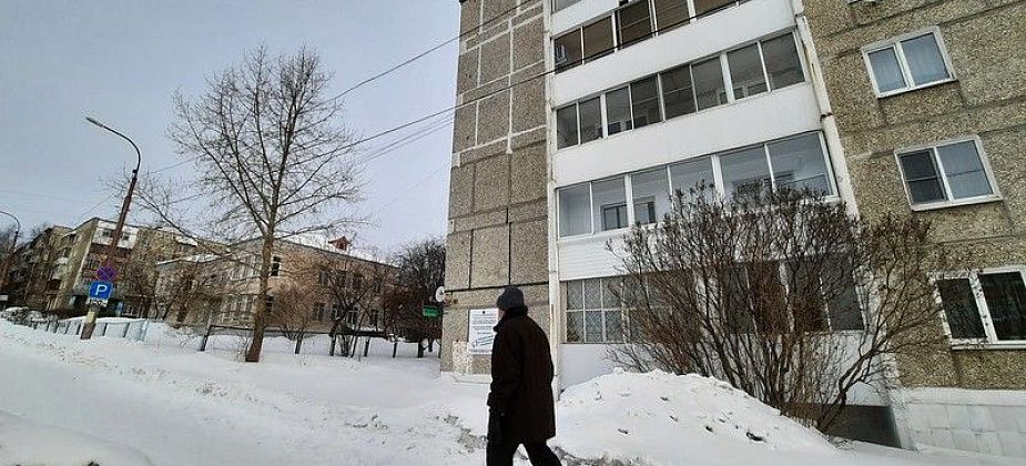 Крышу дома на Попова, 71, из-за которой выселяют около 100 человек отремонтируют летом. В прокуратуре объяснили  «декабрьские» сроки работ