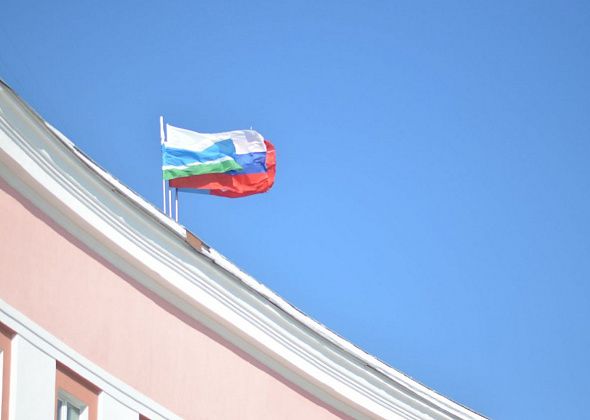 "УХО" потратит 31,5 тысячи рублей на новые флаги РФ, области и города