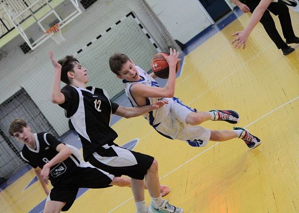 Уступили только хозяевам: баскетболисты из Краснотурьинска взяли второе место в Серове