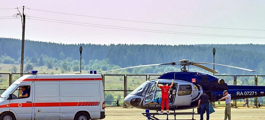 Двум горожанам провели срочные операции. Хирург прилетел на вертолете