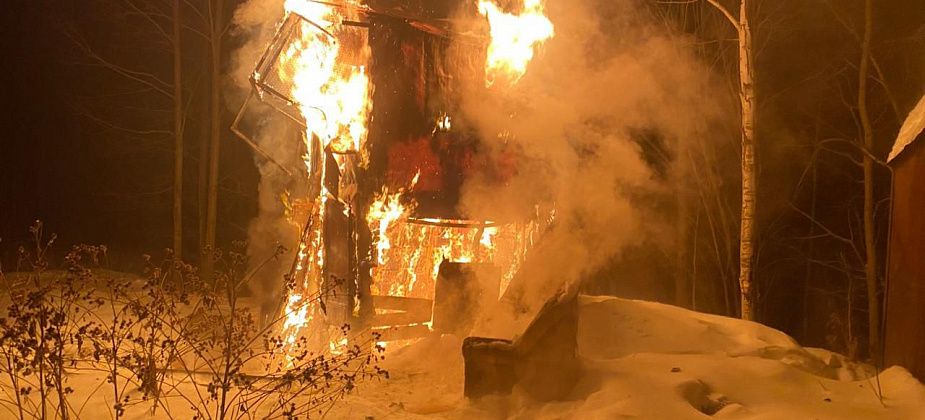 Ночью в Заречном районе горело бесхозное строение