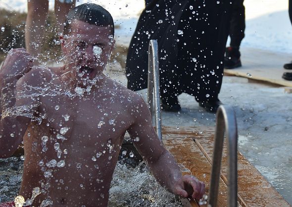 Около 50 горожан окунулись в крещенскую воду