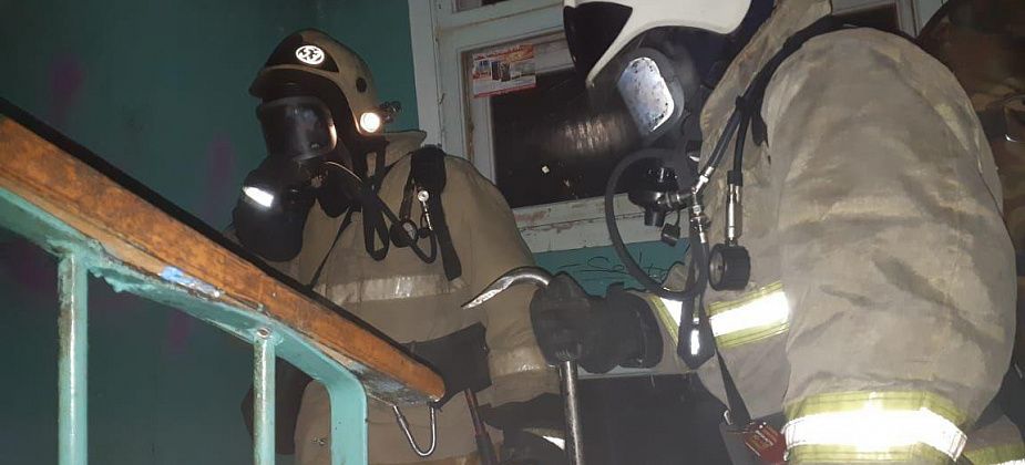 Ночью в Североуральске был пожар: горел диван. Погибли мужчина и женщина