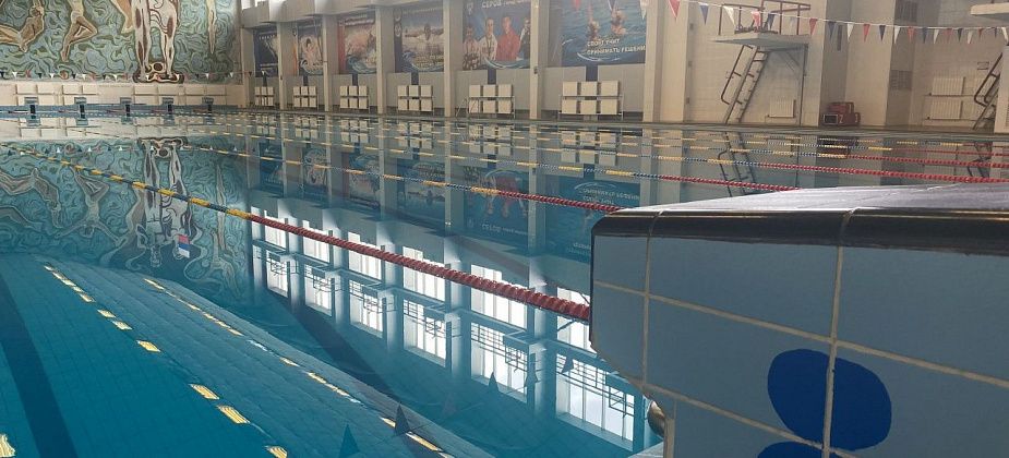 Восемь первых мест завоевали краснотурьинцы на соревнованиях по плаванию в Серове