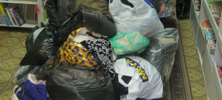 На Рудничном для нуждающихся семей собрали 130 пакетов одежды