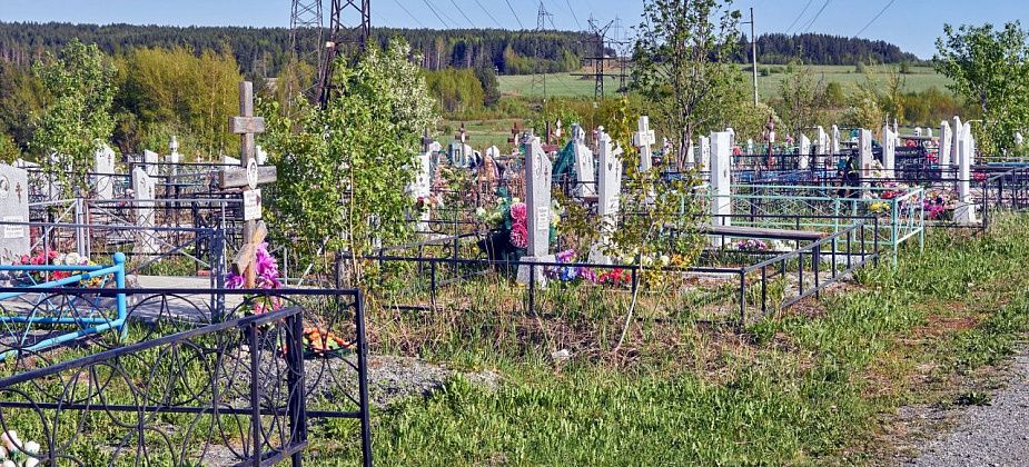 "Слов нет". Жительница Рудничного рассказала, что на могиле мужа испортили памятник
