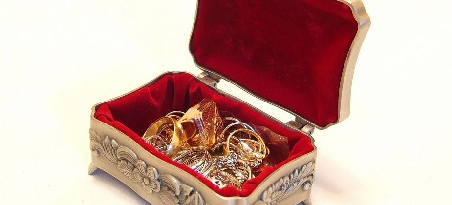 Закрыли дело многодетной матери, которая сдала в ломбард украденные украшения