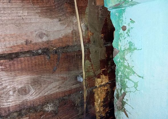 Пожарных вызвали в дом на Надеждинской. Там тлела стена