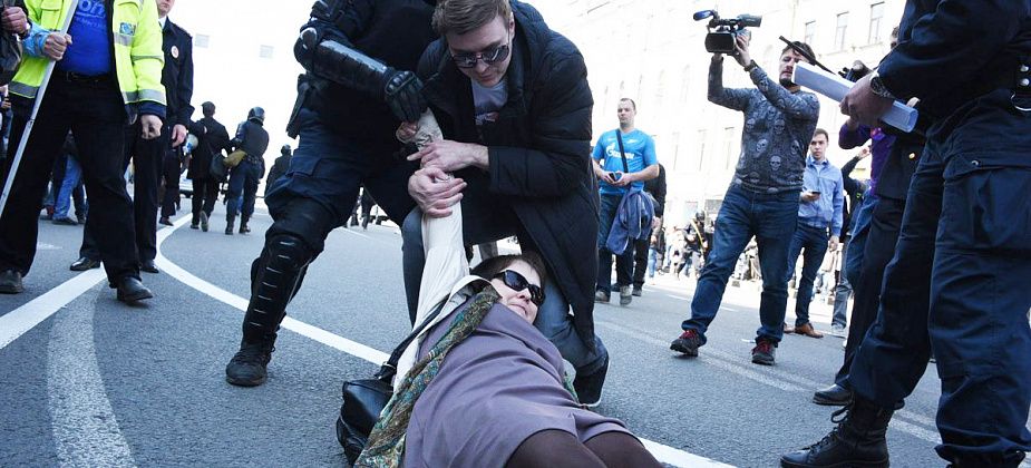В Петербурге задержаны более 60 участников первомайских шествий