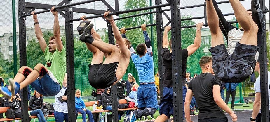 Старшеклассники выявили лучших в соревнованиях на перекладине