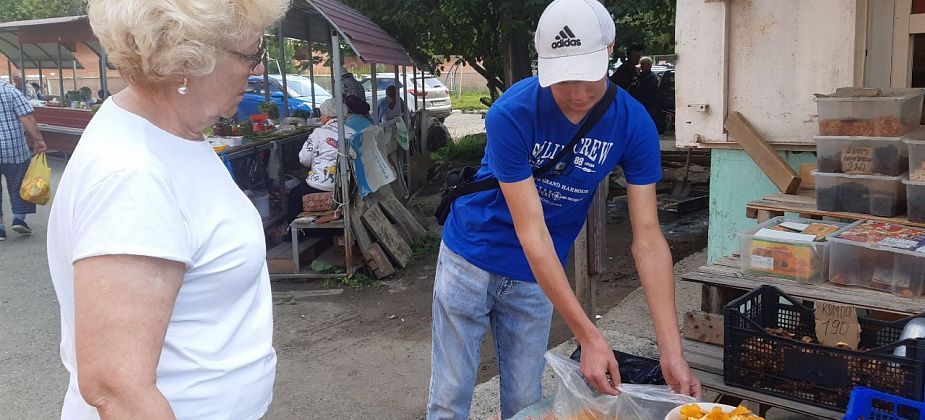 Грибной сезон в Краснотурьинске только начинается. Но помидоров и огурцов у садоводов в достатке