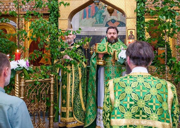 В Краснотурьинске отметили День Святой Троицы 