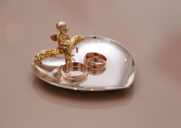 Десять краснотурьинских пар наградят за полувековые браки