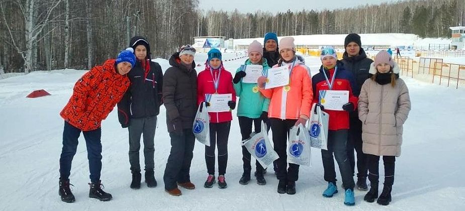 Лыжницы вернулись с областного первенства с первым местом в эстафете