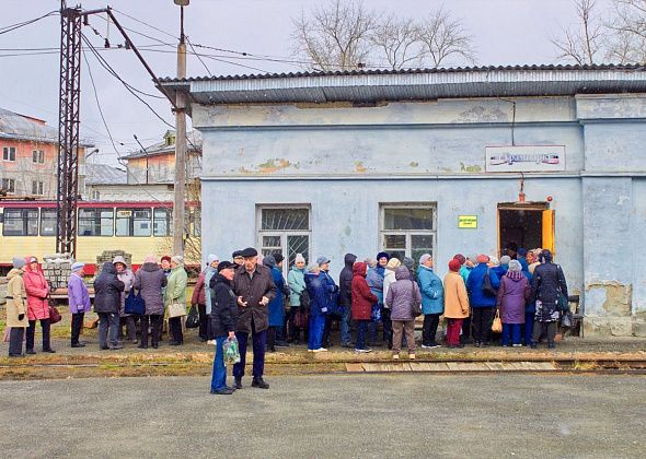 Началась продажа льготных проездных для пенсионеров. Купить можно в трампарке