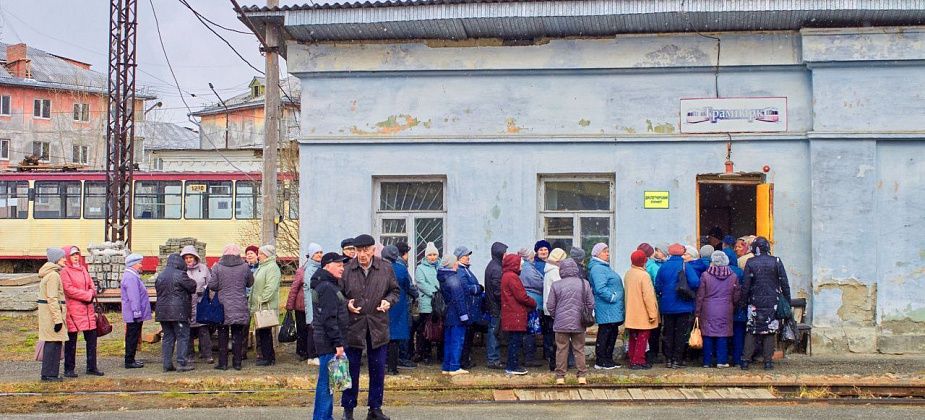 Началась продажа льготных проездных для пенсионеров. Купить можно в трампарке