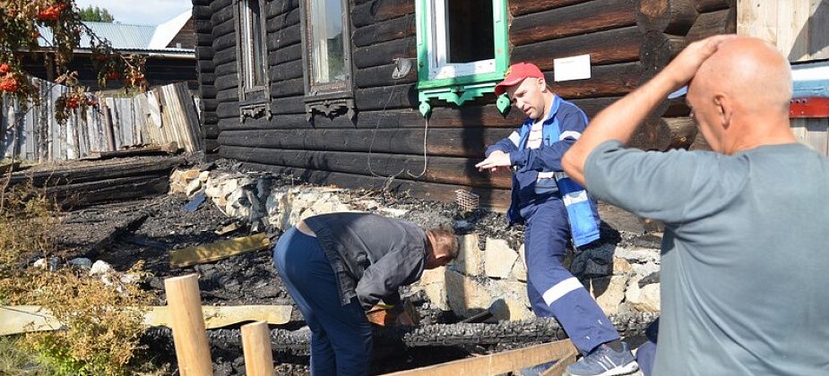Огонь уничтожил дом семьи. В пожаре погорельцы винят энергетиков