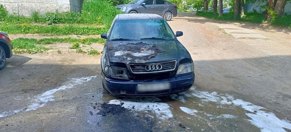 В Краснотурьинске горели две машины