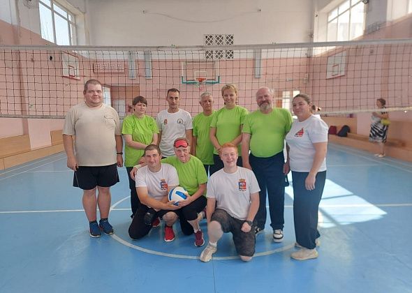 Команда Краснотурьинска победила в первенстве Серова по волейболу для слабовидящих