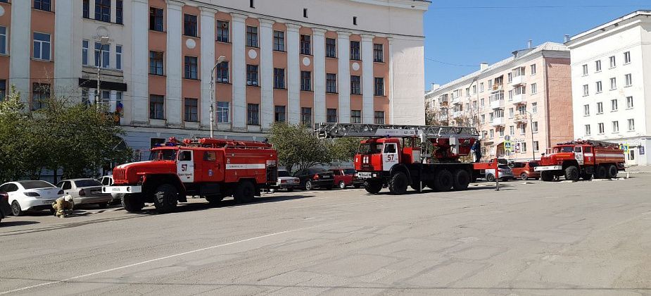 Студентов краснотурьинского колледжа эвакуировали из-за пожара… учебного